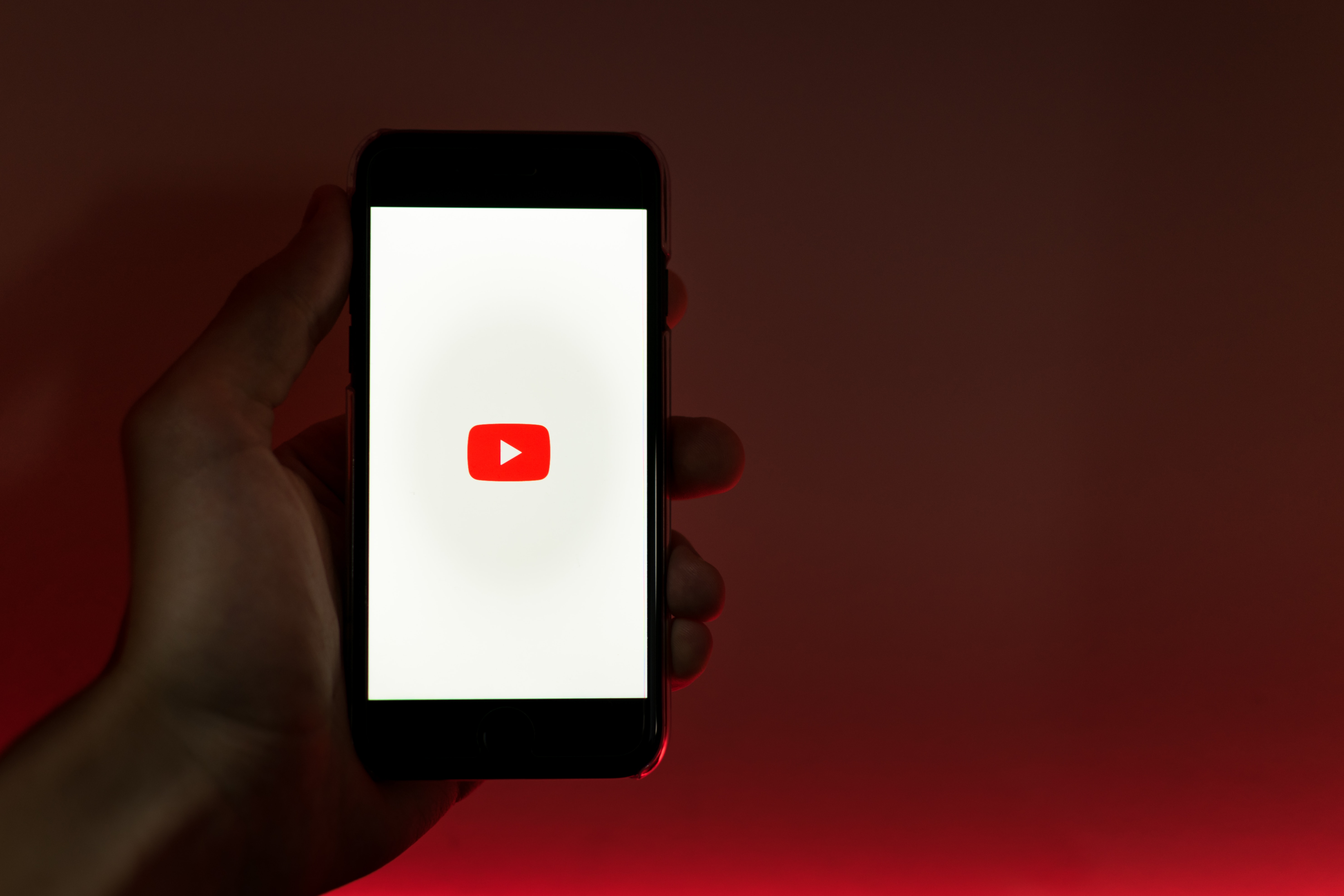 YouTube potrebbe lanciare uno strumento di intelligenza artificiale per imitare le voci dei musicisti YouTube potrebbe lanciare uno strumento di intelligenza artificiale per imitare le voci dei musicisti
