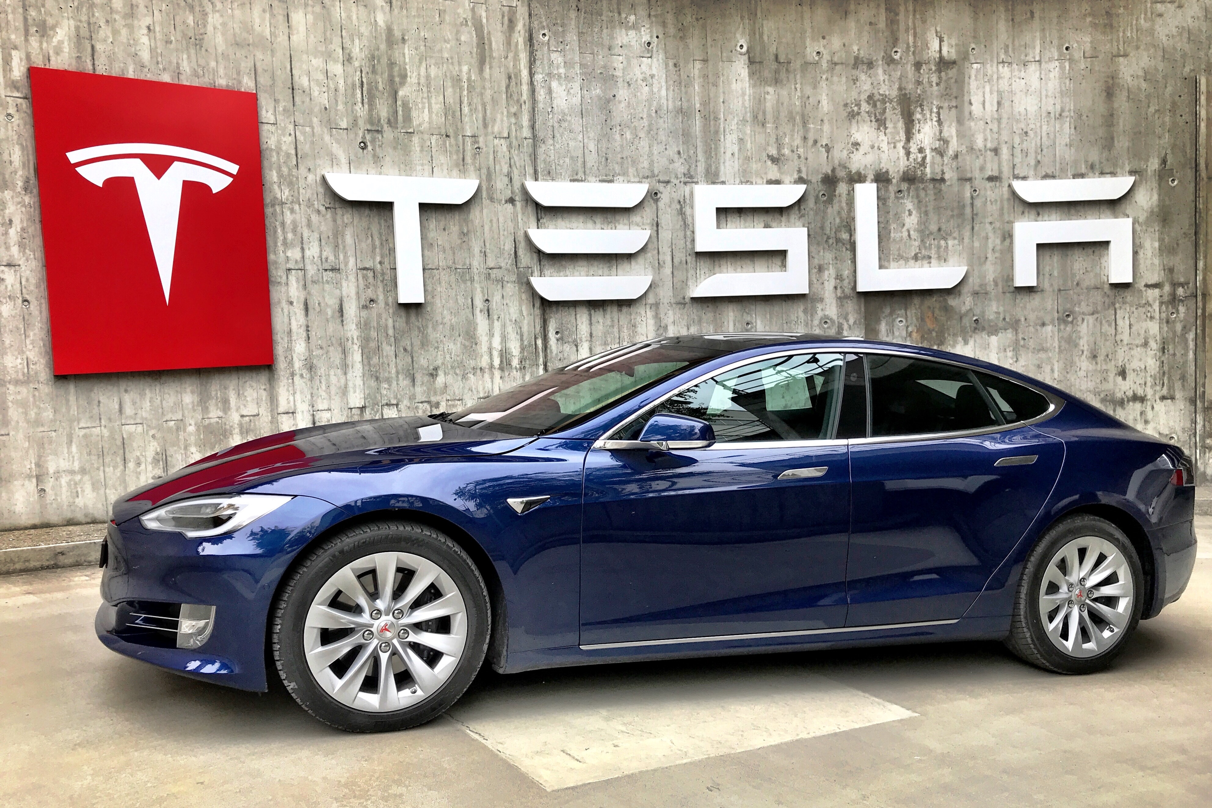 Tesla richiama più di 1,6 milioni di auto in Cina per problemi di autopilota e di blocco Tesla richiama più di 1,6 milioni di auto in Cina per problemi di autopilota e di blocco