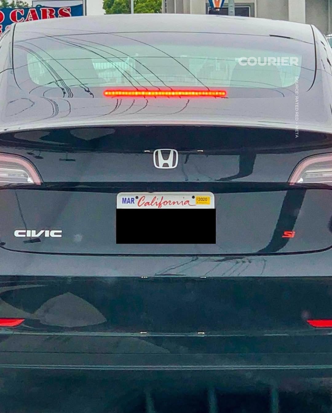 Proprietari di Tesla che camuffano i loro veicoli in segno di protesta Proprietari di Tesla che camuffano i loro veicoli in segno di protesta
