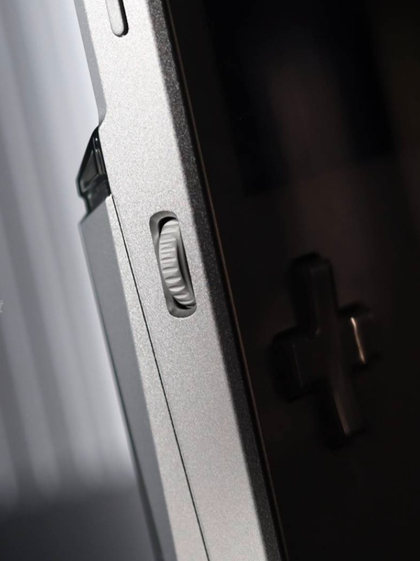 Tasto MagicSwitch su Ayaneo Pocket Vert