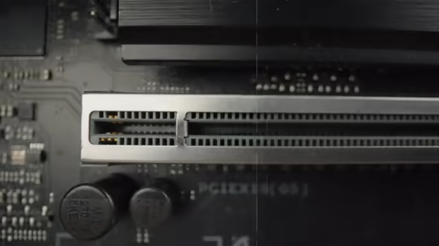 Questo è l'aspetto della nuova porta PCI Express. Illustrazione: frame dal video