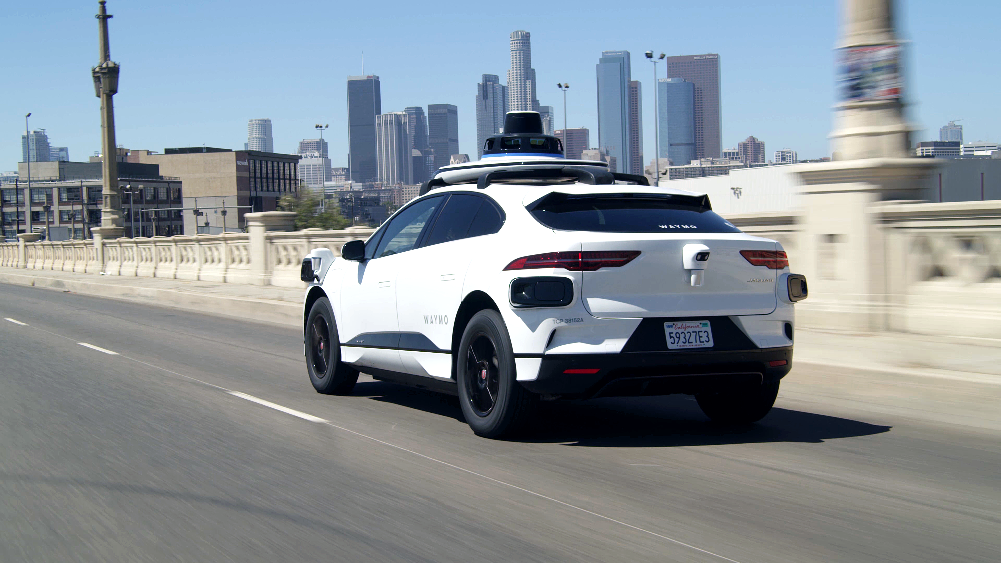 Waymo lancia i taxi robot a pagamento a Los Angeles Waymo lancia i taxi robot a pagamento a Los Angeles