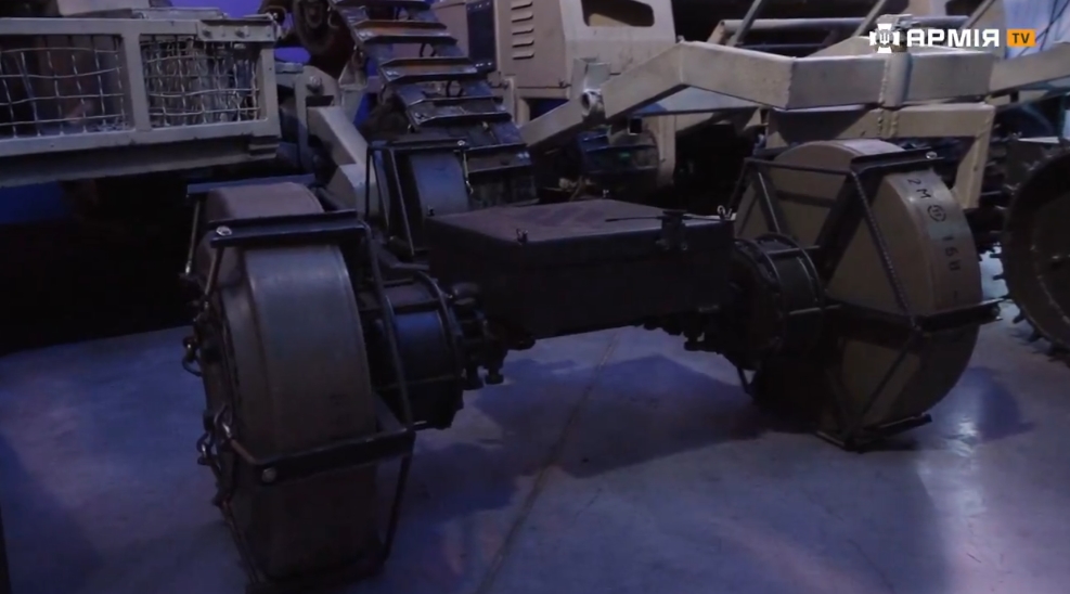 Drone con mine TM-62 al posto delle ruote