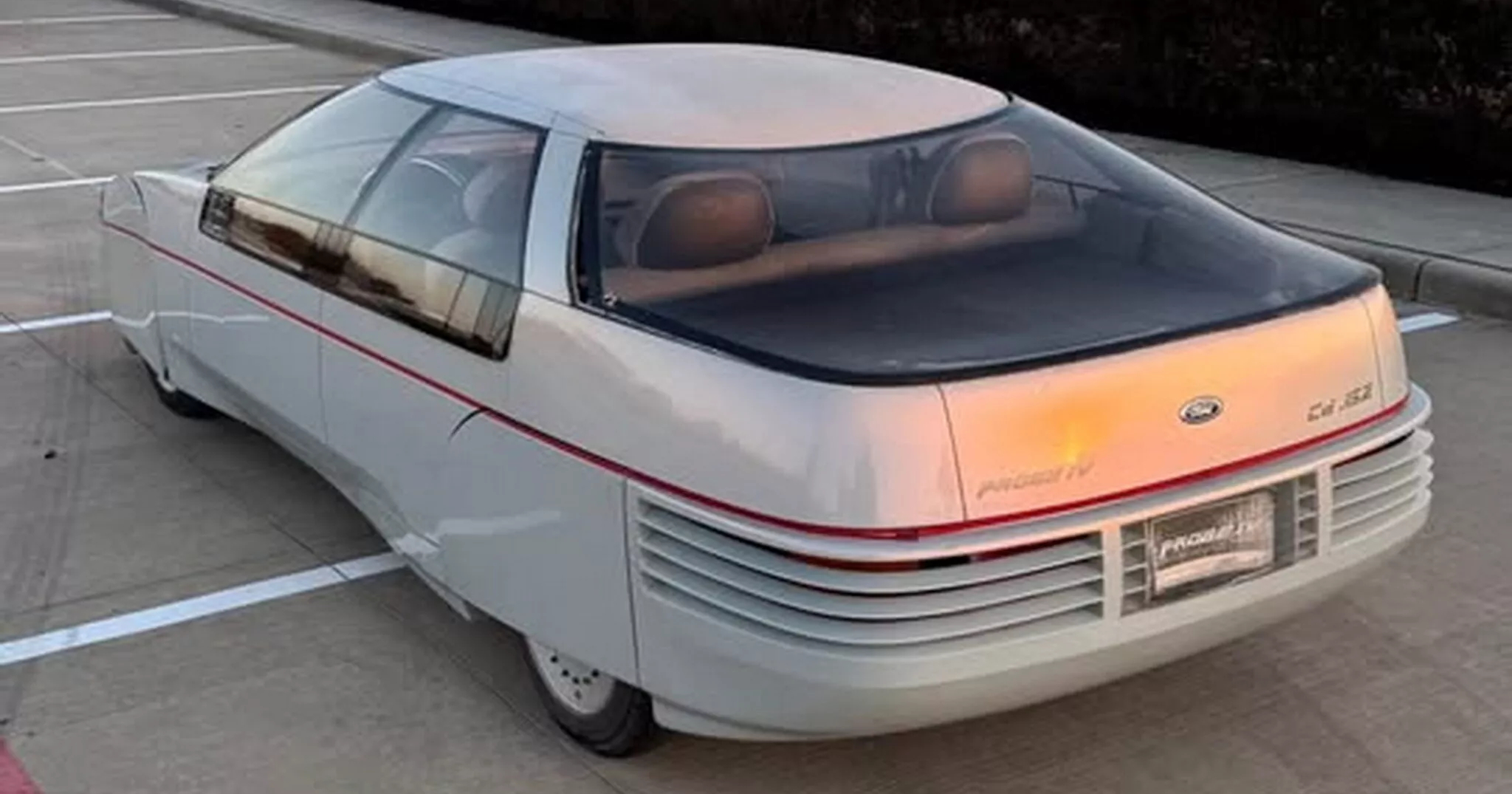 Vista laterale del Ford Probe IV Concept