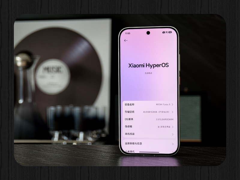 Foto del fronte del Redmi Turbo 5