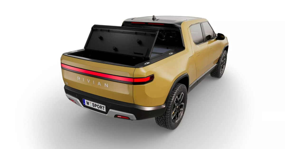 Primo piano della copertura solare Worksport per Rivian R1T - immagine 3