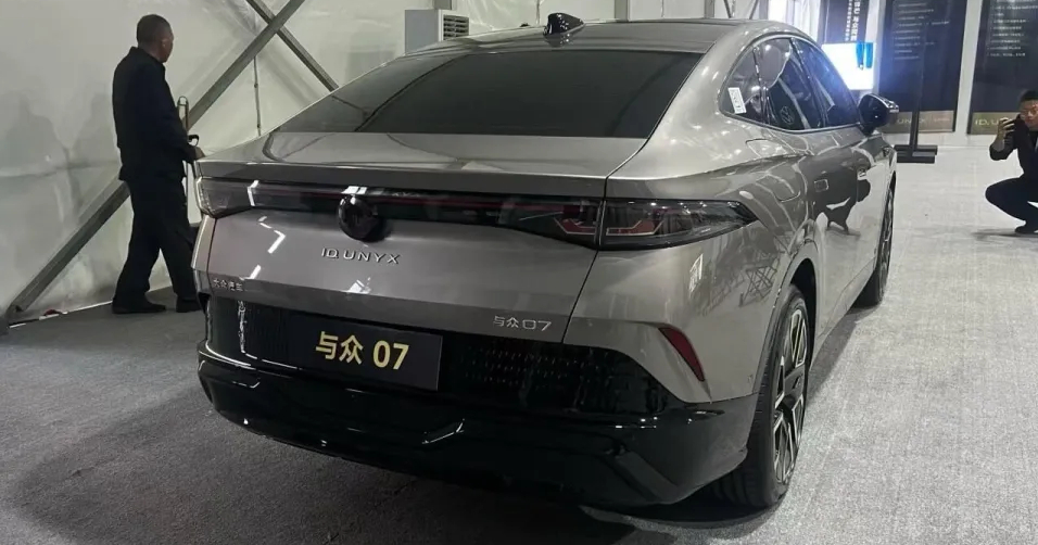 Parte anteriore di Volkswagen ID. Unyx 07