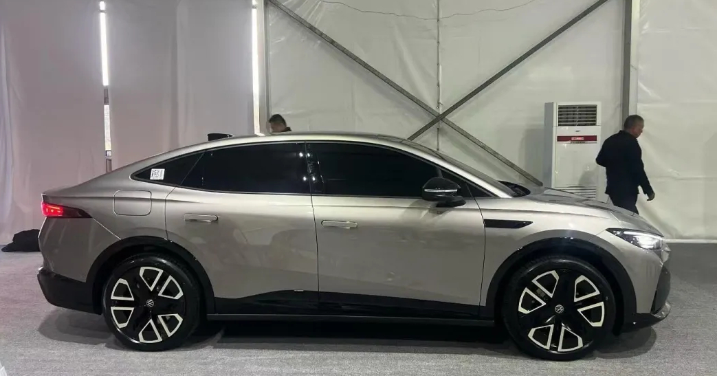 Profilo laterale di Volkswagen ID. Unyx 07