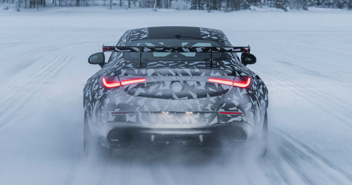 Coupé Mercedes-Benz ad alte prestazioni camuffato