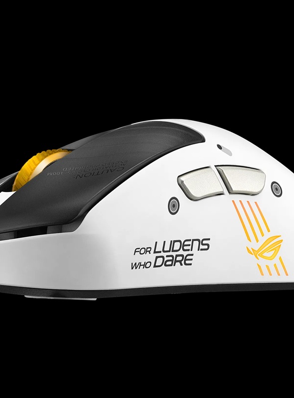 Immagine della collezione di gadget di Kojima Productions e ASUS