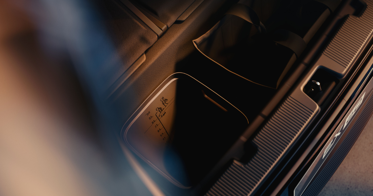 Interni Volvo EX60 con sistema di stivaggio intelligente