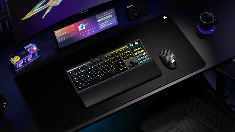 Immagine della tastiera e del controller Corsair Galleon 100 SD