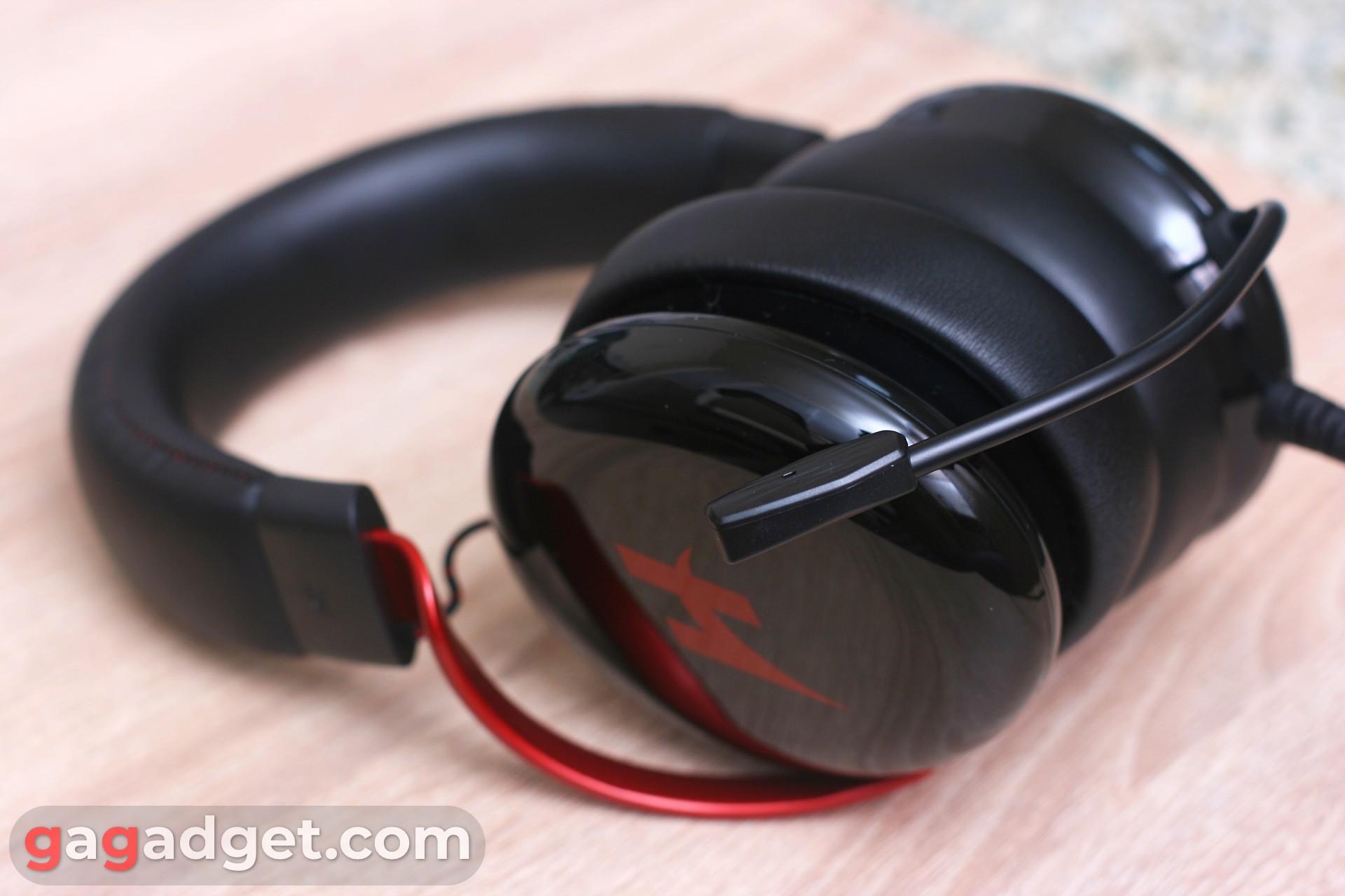 Vista laterale e inferiore di Haylou HexStorm G1