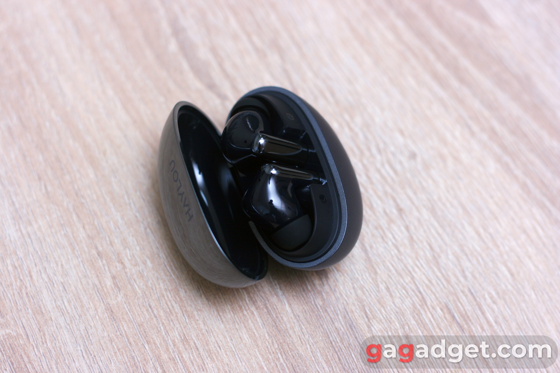 Haylou FlowBuds N55 allo stato aperto