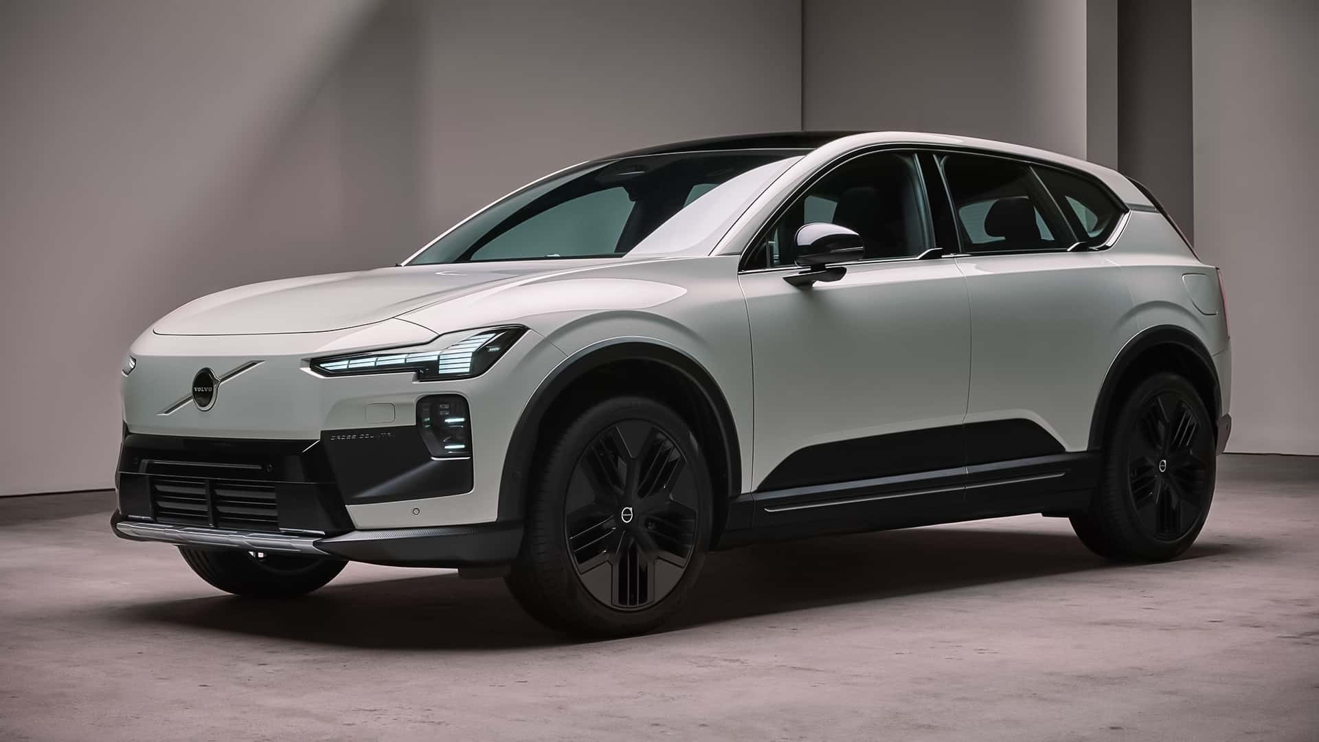 Vista dall'alto sul Volvo EX60 Cross Country