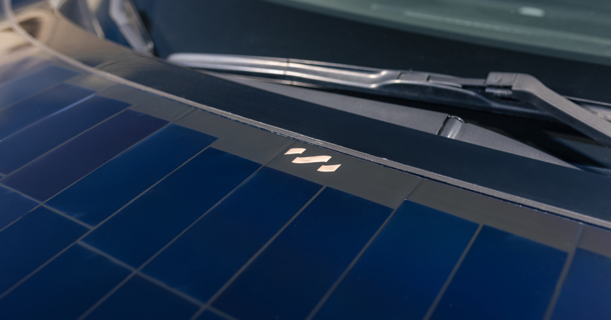 Design del bagagliaio della Nissan Ariya con pannelli solari